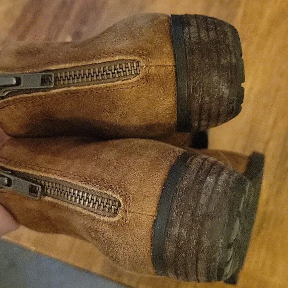 Born "Kerri" Distressed Suede Women's Bootie Brown Leather Shoes Size 7.5 - Picture 13 of 17